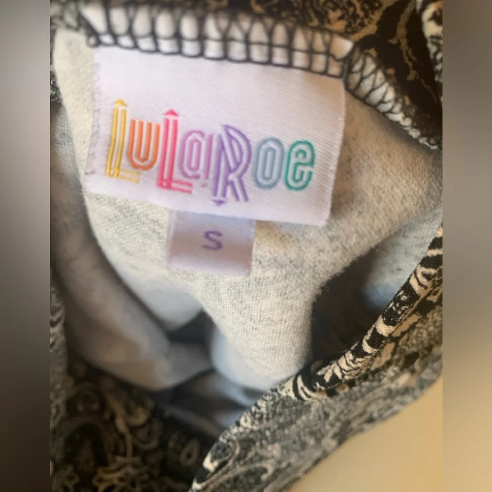 LulaRoe Cassie Black & Cream Floral Print Pencil Skirt - Picture 4 of 7